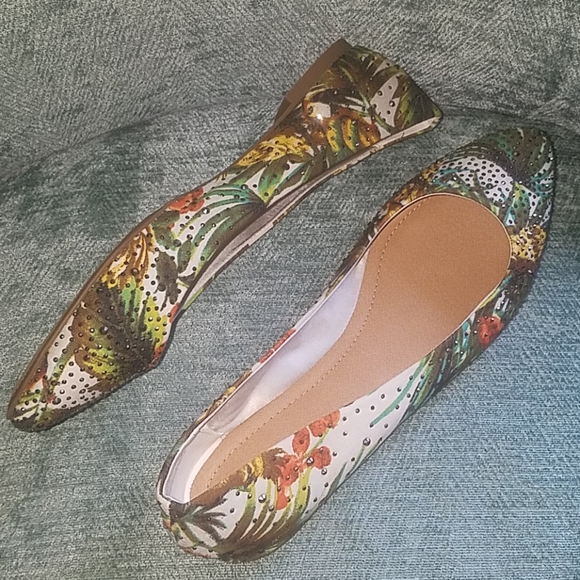🎉Sale $25 Zigi Soho Floral Flats W/Crystals - Picture 6 of 8
